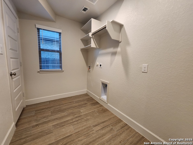 Listing photo id 27 for 12510 Thrall