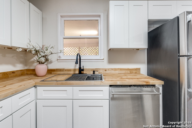 Listing photo id 8 for 322 Kate Schenck