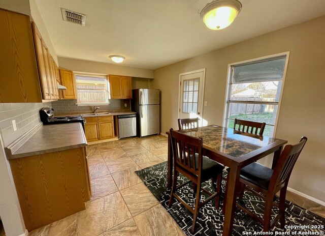 Image 8 of 19 For 456 Melody