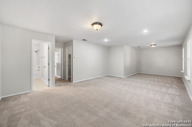 Listing photo id 15 for 8815 Mission Mdw