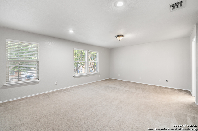 Listing photo id 16 for 8815 Mission Mdw