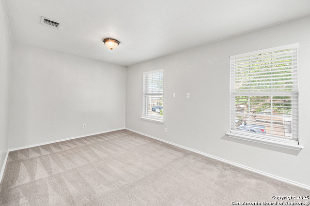 Listing photo id 19 for 8815 Mission Mdw