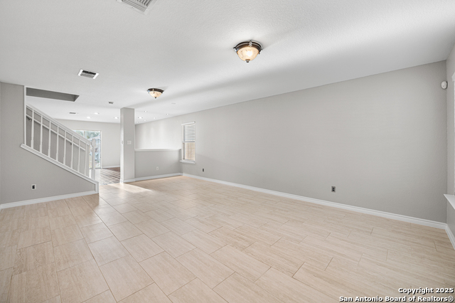 Listing photo id 3 for 8815 Mission Mdw