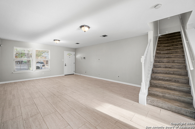 Listing photo id 5 for 8815 Mission Mdw