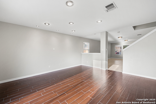 Listing photo id 7 for 8815 Mission Mdw
