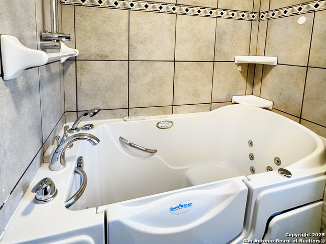 Image 11 of 17 For 14219 Chadbourne