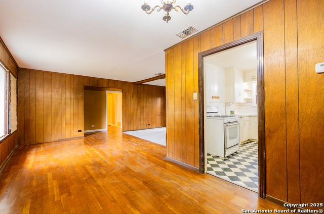 Image 10 of 15 For 102 Raleigh  