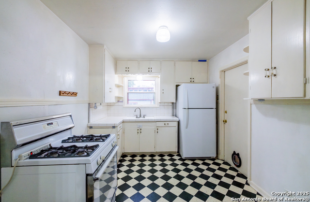 Image 4 of 15 For 102 Raleigh  