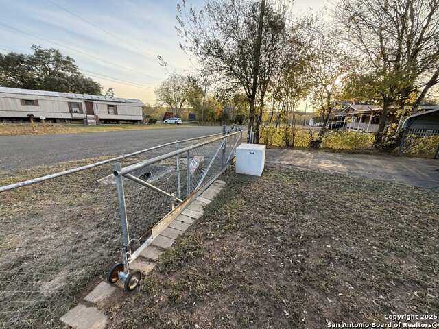 Image 23 of 36 For 13835 Owl Tree