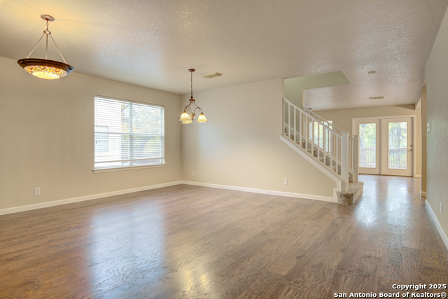 Listing photo id 11 for 17226 Irongate Rail