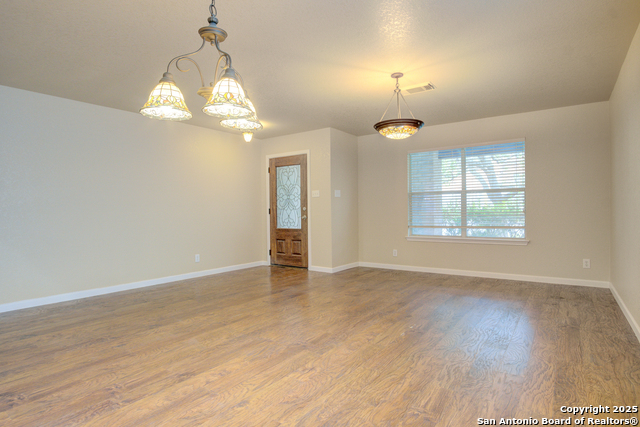 Listing photo id 14 for 17226 Irongate Rail