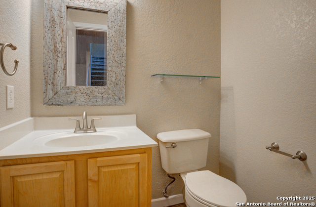 Listing photo id 16 for 17226 Irongate Rail