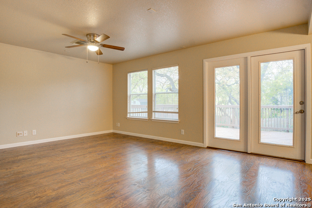 Listing photo id 17 for 17226 Irongate Rail