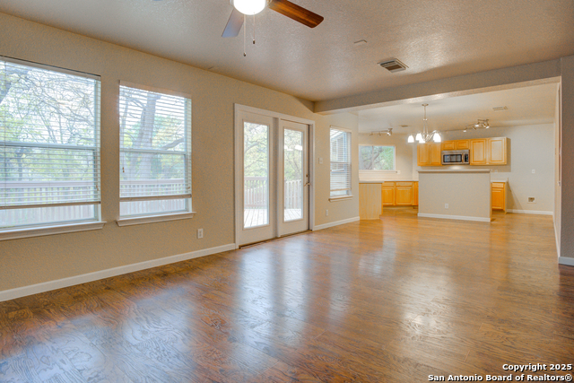 Listing photo id 18 for 17226 Irongate Rail