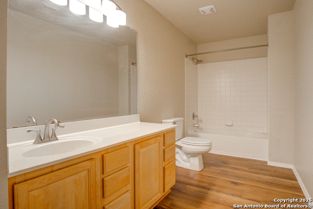 Listing photo id 28 for 17226 Irongate Rail