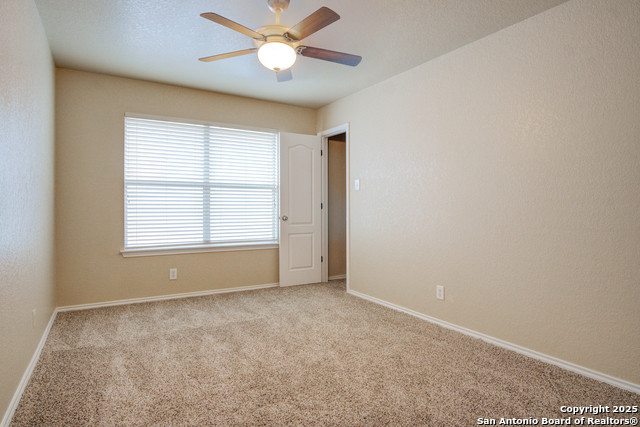 Listing photo id 30 for 17226 Irongate Rail