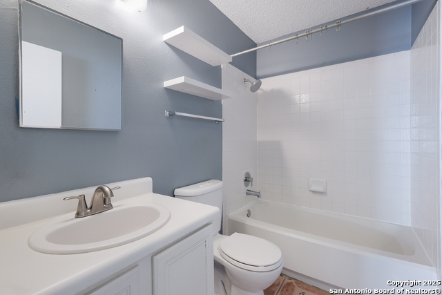 Listing photo id 12 for 2538 Kingswell