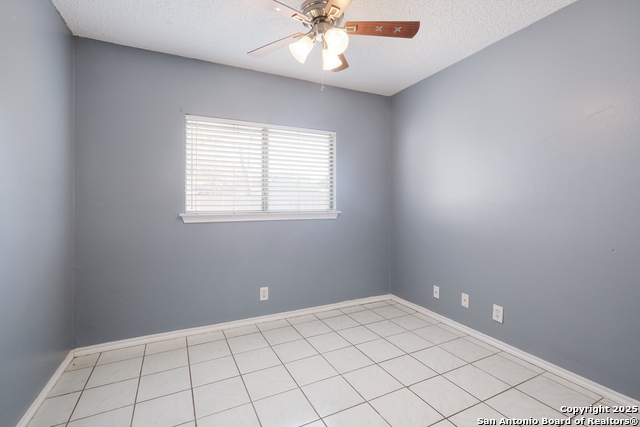 Listing photo id 13 for 2538 Kingswell