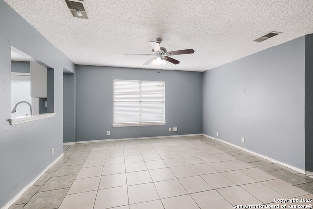 Listing photo id 3 for 2538 Kingswell