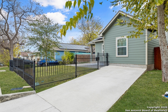 Image 3 of 25 For 1528 Edison  