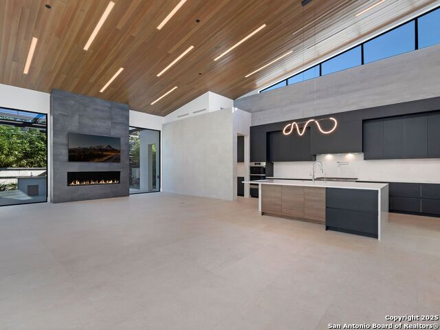 Listing photo id 9 for 24606 Cliff Line