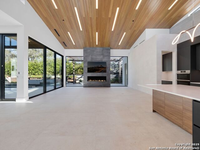 Listing photo id 13 for 24606 Cliff Line