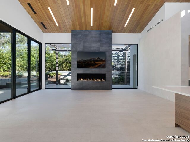 Listing photo id 14 for 24606 Cliff Line