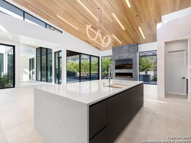 Listing photo id 17 for 24606 Cliff Line