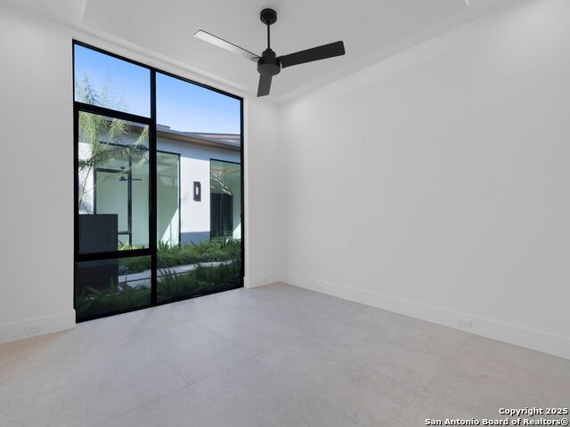 Listing photo id 26 for 24606 Cliff Line