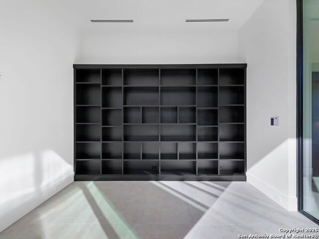 Listing photo id 30 for 24606 Cliff Line