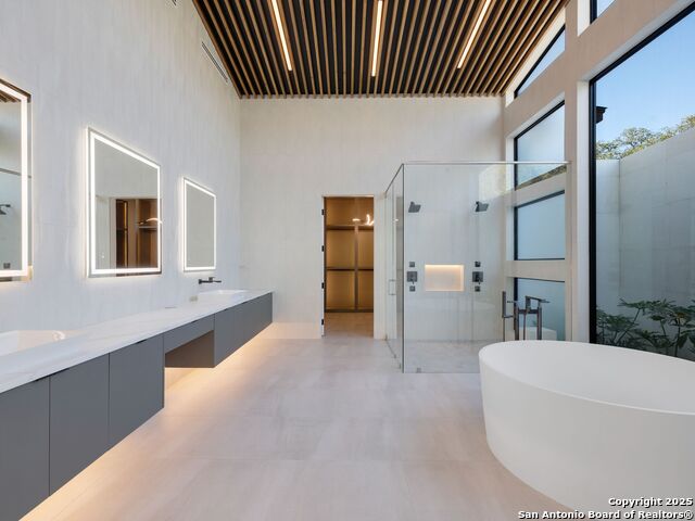 Listing photo id 34 for 24606 Cliff Line