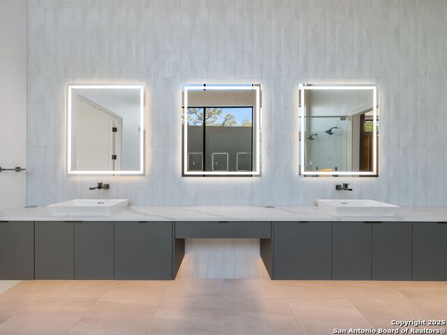 Listing photo id 36 for 24606 Cliff Line