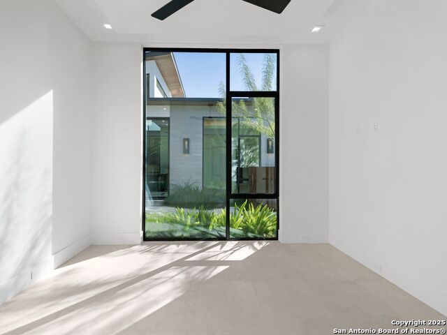 Listing photo id 42 for 24606 Cliff Line