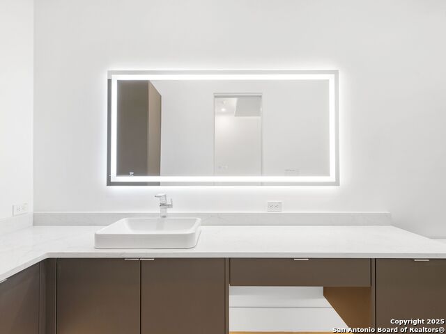 Listing photo id 45 for 24606 Cliff Line