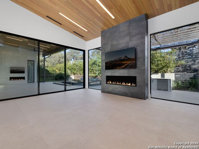 Listing photo id 47 for 24606 Cliff Line