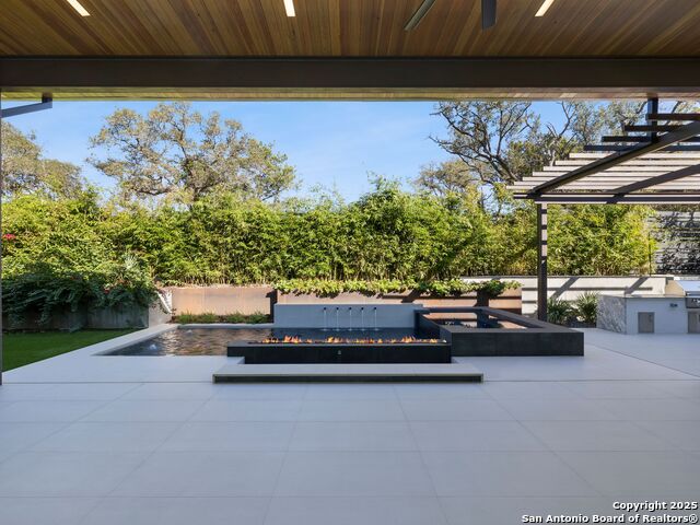 Listing photo id 51 for 24606 Cliff Line