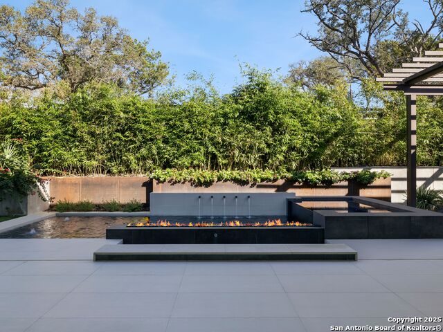 Listing photo id 52 for 24606 Cliff Line