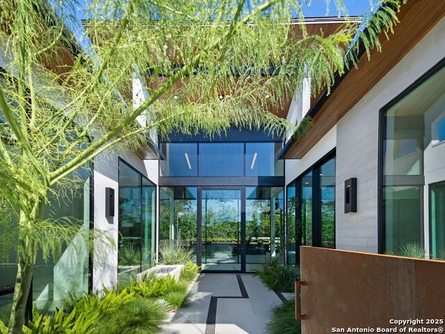 Listing photo id 4 for 24606 Cliff Line