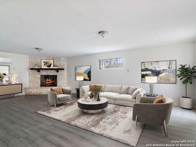 Listing photo id 9 for 3947 Southport Drive