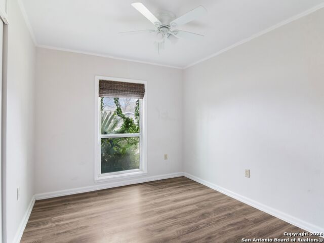 Listing photo id 20 for 3947 Southport Drive