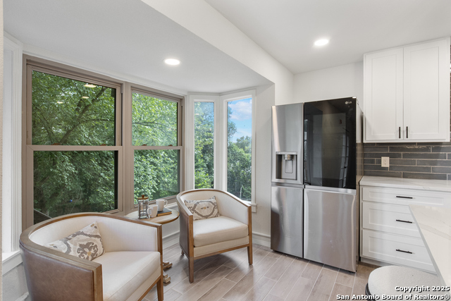 Image 14 of 29 For 123 Brandon Dr E