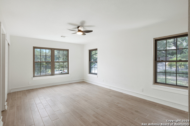 Image 25 of 29 For 123 Brandon Dr E