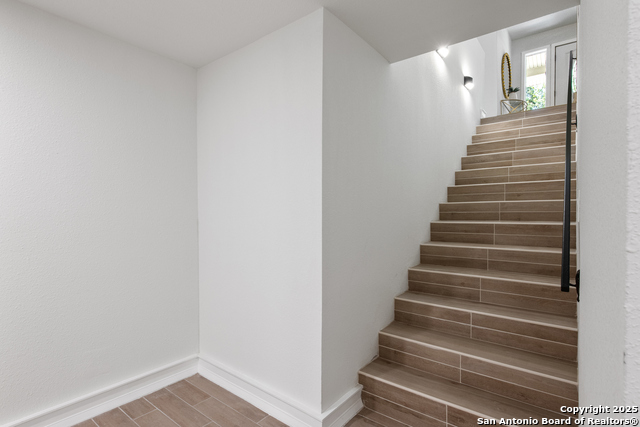 Image 28 of 29 For 123 Brandon Dr E