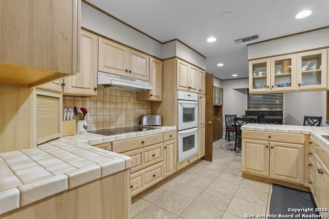 Listing photo id 12 for 6414 View Pt