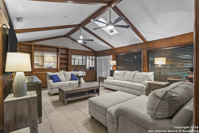 Listing photo id 19 for 6414 View Pt