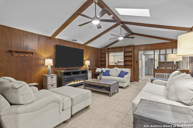 Listing photo id 21 for 6414 View Pt