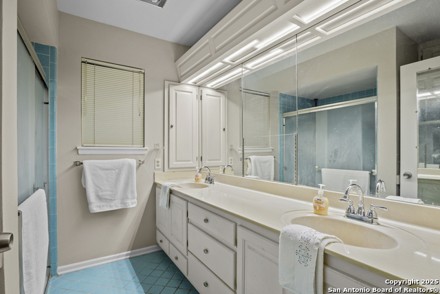 Listing photo id 27 for 6414 View Pt