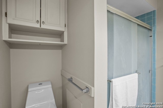 Listing photo id 28 for 6414 View Pt