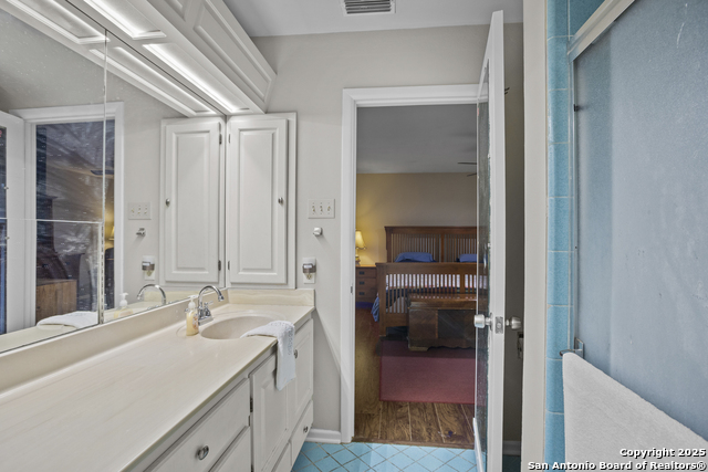 Listing photo id 29 for 6414 View Pt