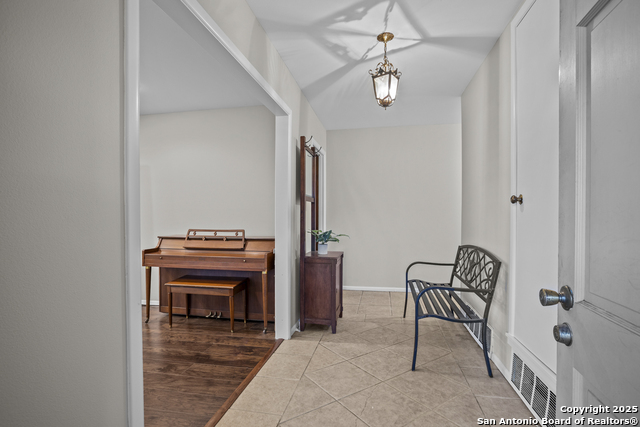 Listing photo id 3 for 6414 View Pt